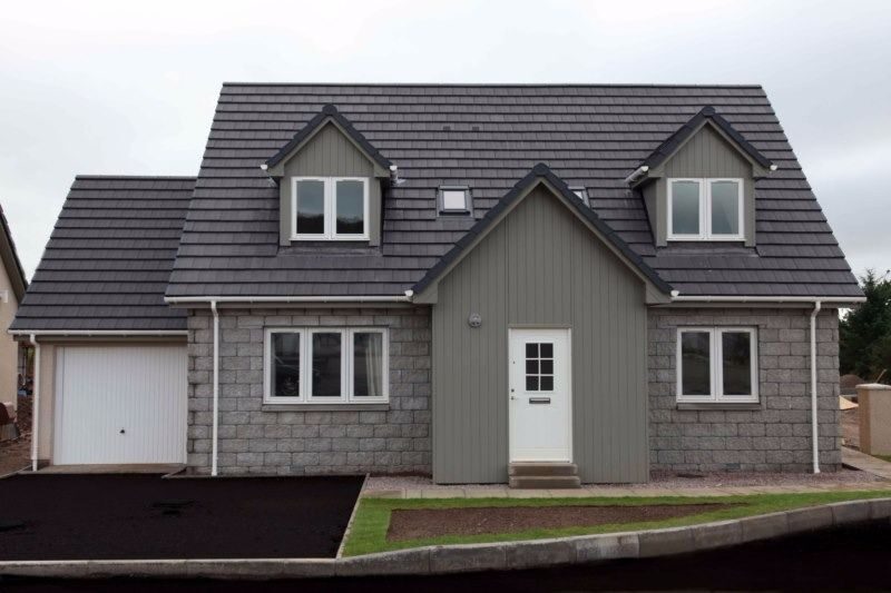 Detached house with timber-clad gable and garage